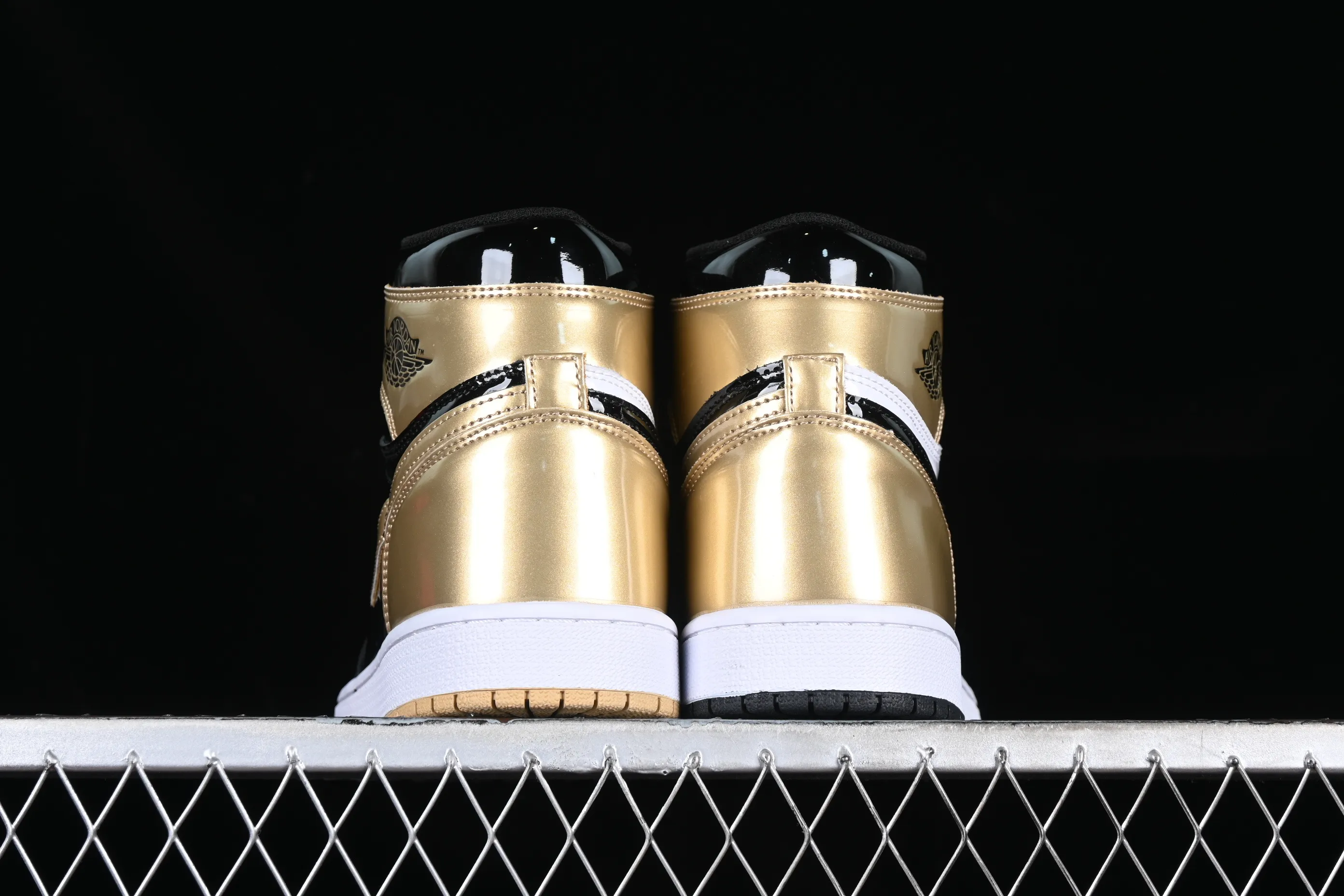 All categories Air Jordan Jordan series basketball shoes Air Jordan 1 High Air Jordan 1 Retro High "ComplexCon" AJ1 Joe 1 Black Gold Mandarin Duck 861428-001